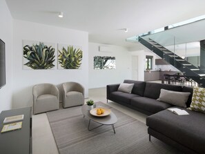 Apartment | Wohnbereich | Fernseher