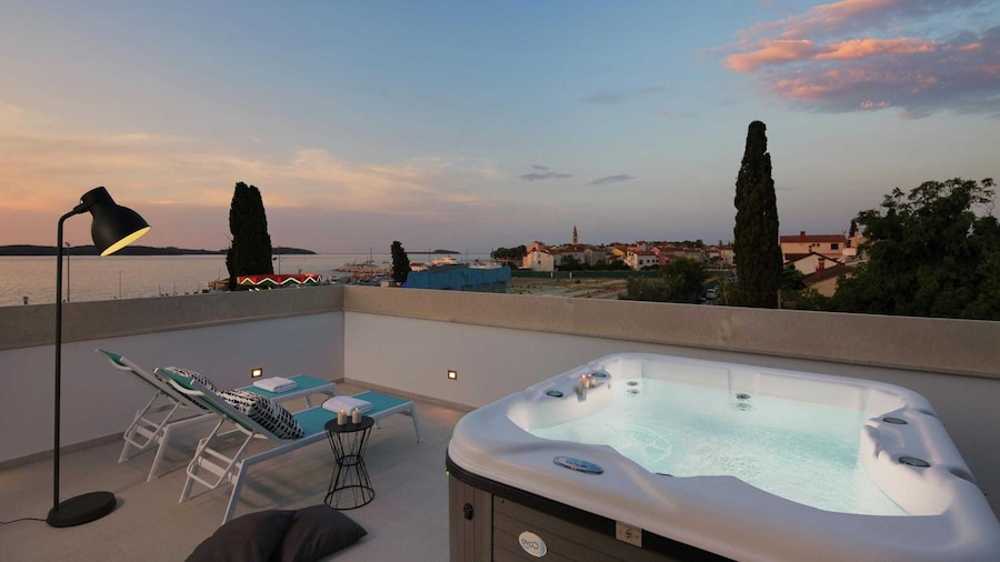 Luxury Apartment With Hot Tub and Sea View, Near the Beach and Close to Pula