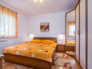 5 bedrooms, individually furnished, bed sheets - Holiday Home in Vodnjan With Private Pool (Vodnjan)