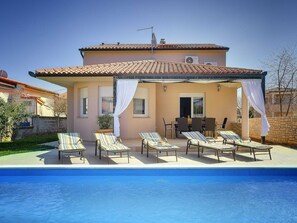 Villa | Exterior