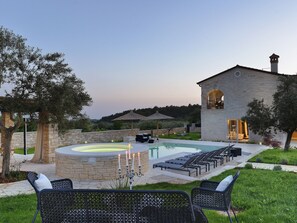 Pool - Charming Villa With Heated Pool Near Rovinj (Rovinj)