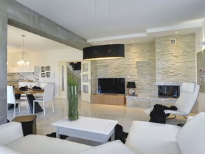 Villa | 4 bedrooms, individually furnished, iron/ironing board, bed sheets - Charming Villa With Heated Pool Near Rovinj (Rovinj)