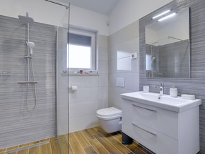 Shower, towels