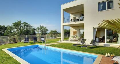 Modern Villa With Pool and Garden in Novigrad