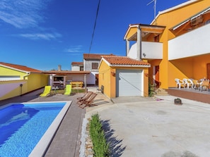 Casa | Alberca | Alberca techada y alberca al aire libre