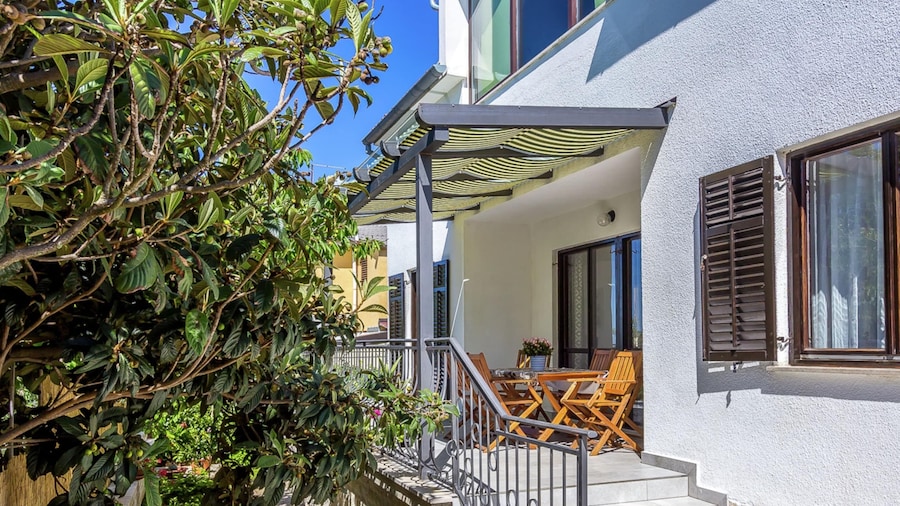 Apartment in Skatari With Terrace