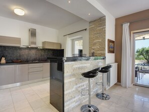 Private kitchen - Beautiful Villa With Garden, Private Heated Pool, Whirlpool, Sauna, Near Rovinj (Rovinj)