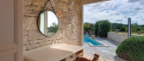 Villa | 4 dormitorios, mobiliario individual, ropa de cama