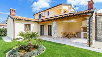 Villa | Exterior