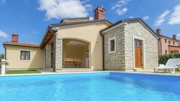 Villa | Pool | Indoor pool, outdoor pool