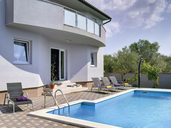 House | Pool - Holiday Home Vodnjan Near Beach (Svetvincenat)