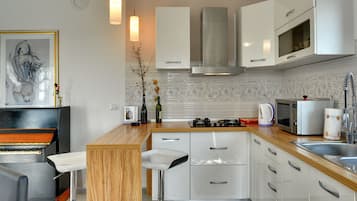 House | Private kitchen | Cookware/dishes/utensils