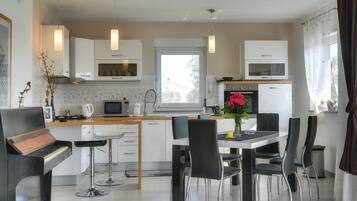 House | Private kitchen | Cookware/dishes/utensils
