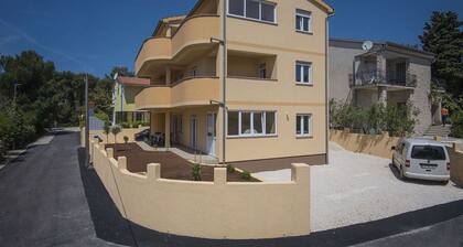 Modern Apartment in Premantura With Garden