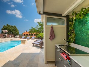 House | Pool | Indoor pool, outdoor pool - Holiday Home in Rovinjsko With Pool (Rovinj)