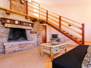 Fireplace, foosball - Vintage Holiday Home in Mutvoran With Pool (Marcana)