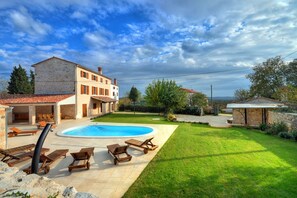 A villa with a swimming pool, outdoor seating, and a well-maintained lawn. - Holiday Home in Golas With Private Pool (Bale)