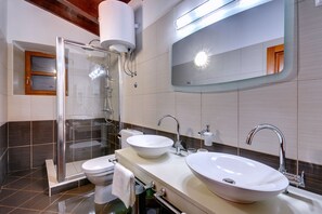 House | Bathroom - Holiday Home in Golas With Private Pool (Bale)