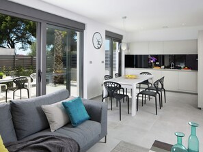 Apartment | Dining - Apartment in Faana With Sea Beach (Fazana)