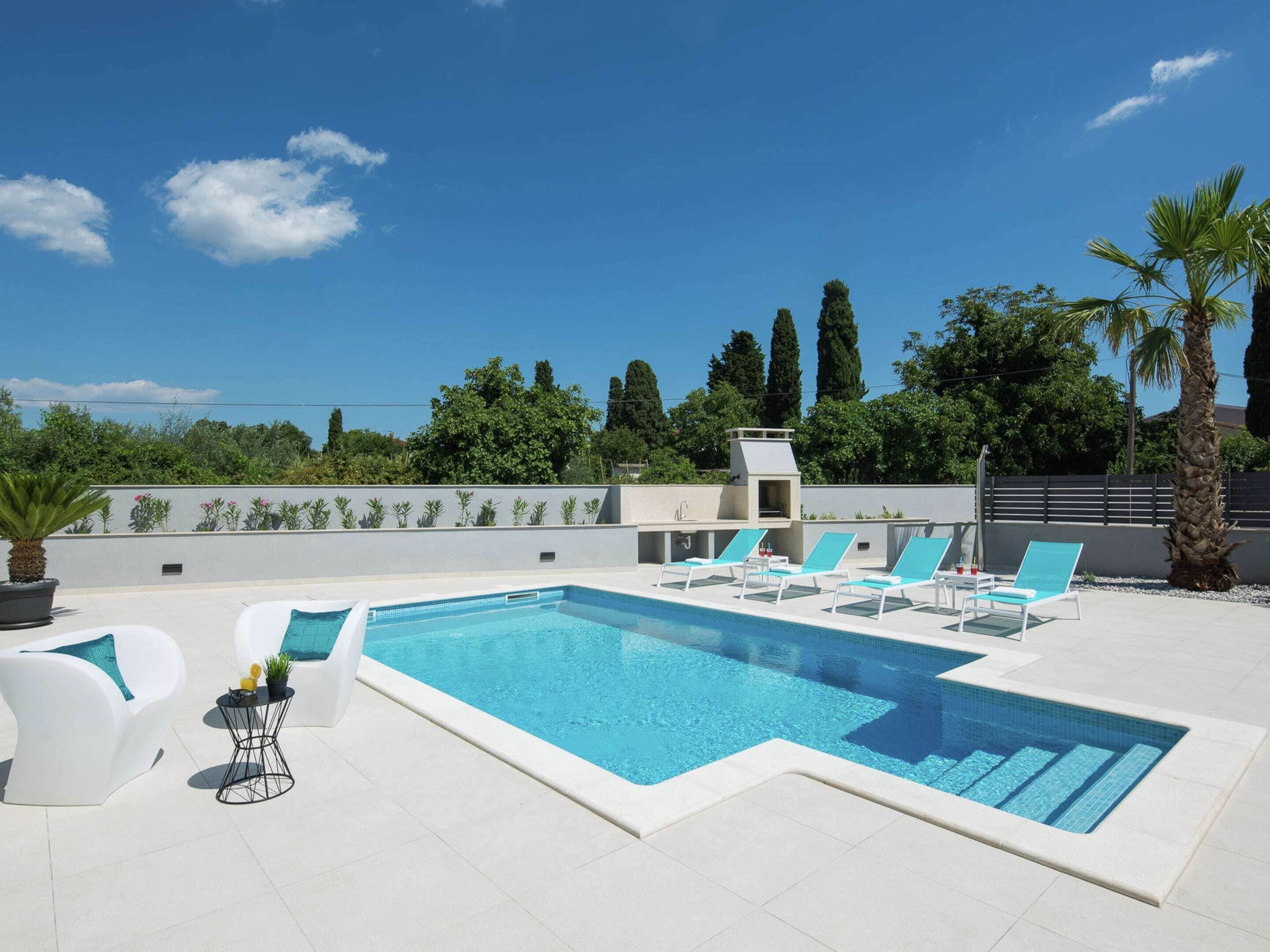 Apartment | Pool | Indoor pool, outdoor pool