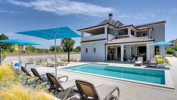 Villa | Pool | Indoor pool, outdoor pool