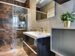 Villa | Bathroom | Shower