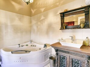 Shower, towels