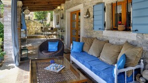 Unclassified image, 2 of 30, button - Charming and Spacious House With Private Pool, Enclosed Garden, Play Area, Near the Beach (Marcana)