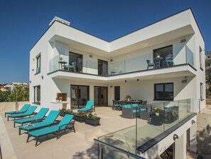 Villa | Exterior
