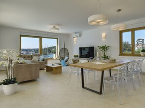 Villa | Dining