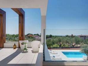 别墅 | 泳池 | 室内游泳池，室外游泳池