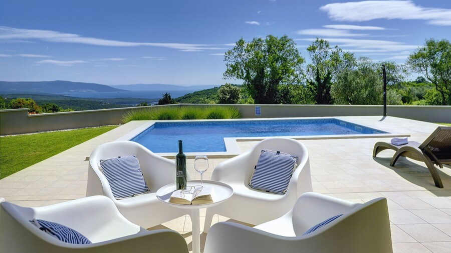 Modern Villa Histria With Pool and View
