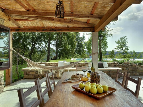 Dining - Magnificent Villa in Groznjan With High-end Kitchen & Pool (Groznjan)