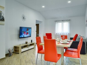 House | Dining