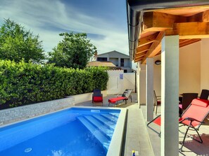 Casa | Piscina | Una piscina cubierta, una piscina al aire libre