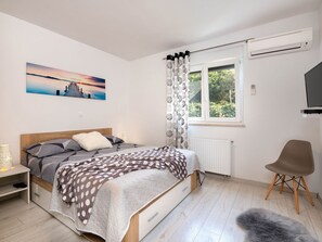 Hus | 4 sovrum, unika möbler och sÀngklÀder