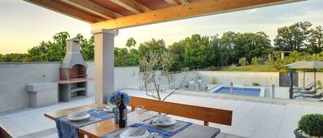 House | Pool