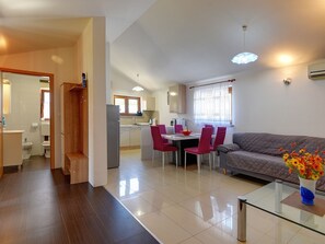 House | Dining - Holiday Home in Medulin Near Beach (Medulin)