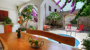 Apartment | Tempat makan