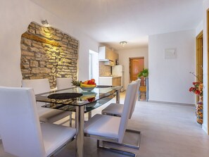 Apartment | Living room - Fascinating Apartment in Medulin near Beach (Medulin)