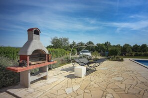 Outdoor dining - Detached Villa With Pool and Large Garden in Quiet Area Near the Sea (Barban)