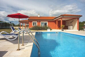 Exterior - Detached Villa With Pool and Large Garden in Quiet Area Near the Sea (Barban)