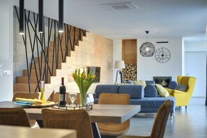 Villa | Living room - Villa in Liznjan With Pool Near the Beach (Liznjan)