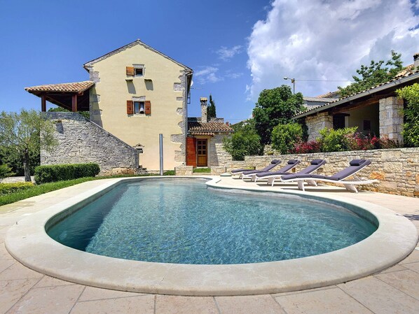 Utomhuspool