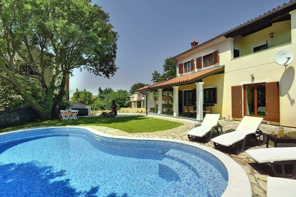 House | Exterior - Holiday Home Medulin Near Beach & Pool (Medulin)