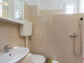 Shower, towels