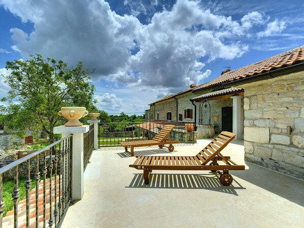 House | Exterior - Holiday Home in Rojnici With Private Pool (Barban)