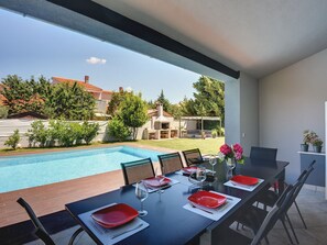 Villa | Basseng | Innendørsbasseng og utendørsbasseng