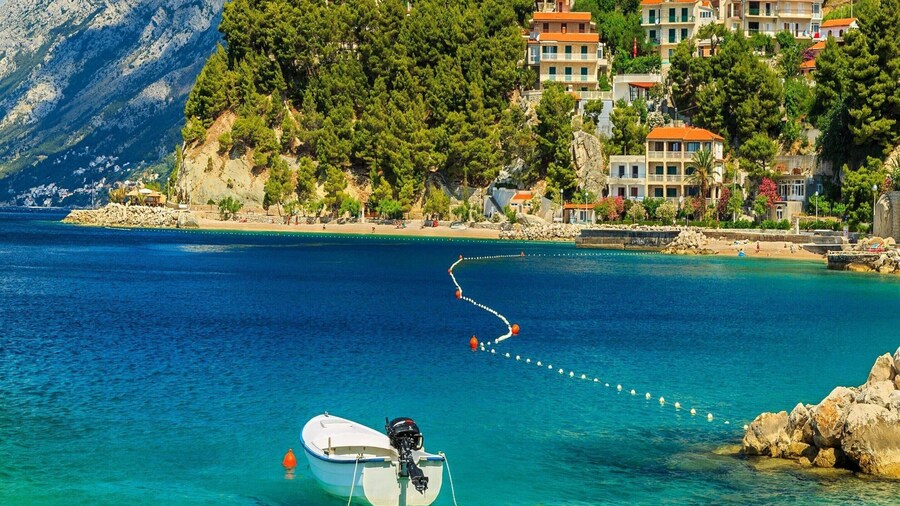 Apartment With Modern Decor and Spacious Garden, 3 km From the Beach