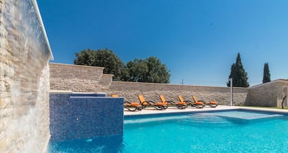 Villa in Pula With Pool Near Roman Arena